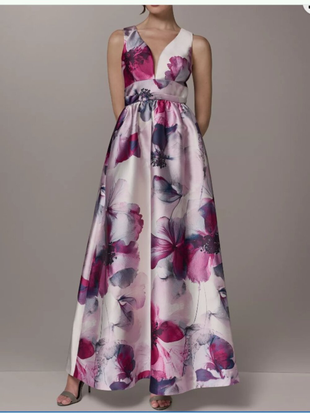 Donna Karan New York Petite Sleeveless V-Neck Ball Gown 10 Petite